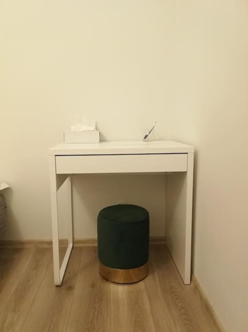 Uroczy, Jasny Apartament Oraz Bezplatny Parking! Leilighet Krasków Eksteriør bilde