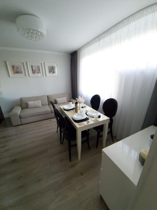 Uroczy, Jasny Apartament Oraz Bezplatny Parking! Leilighet Krasków Eksteriør bilde