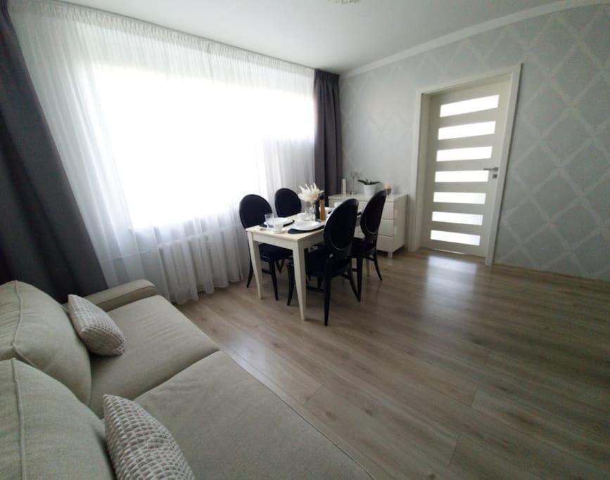Uroczy, Jasny Apartament Oraz Bezplatny Parking! Leilighet Krasków Eksteriør bilde