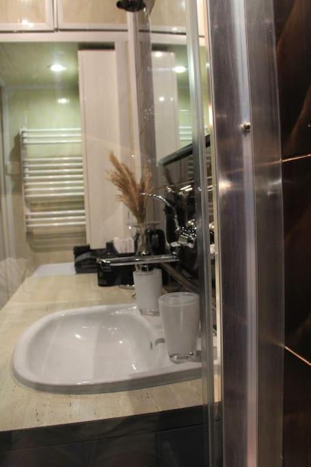 Uroczy, Jasny Apartament Oraz Bezplatny Parking! Leilighet Krasków Eksteriør bilde