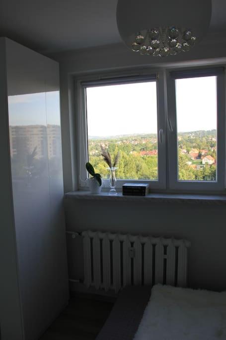 Uroczy, Jasny Apartament Oraz Bezplatny Parking! Leilighet Krasków Eksteriør bilde